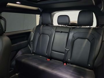 Land-Rover Defender - 9