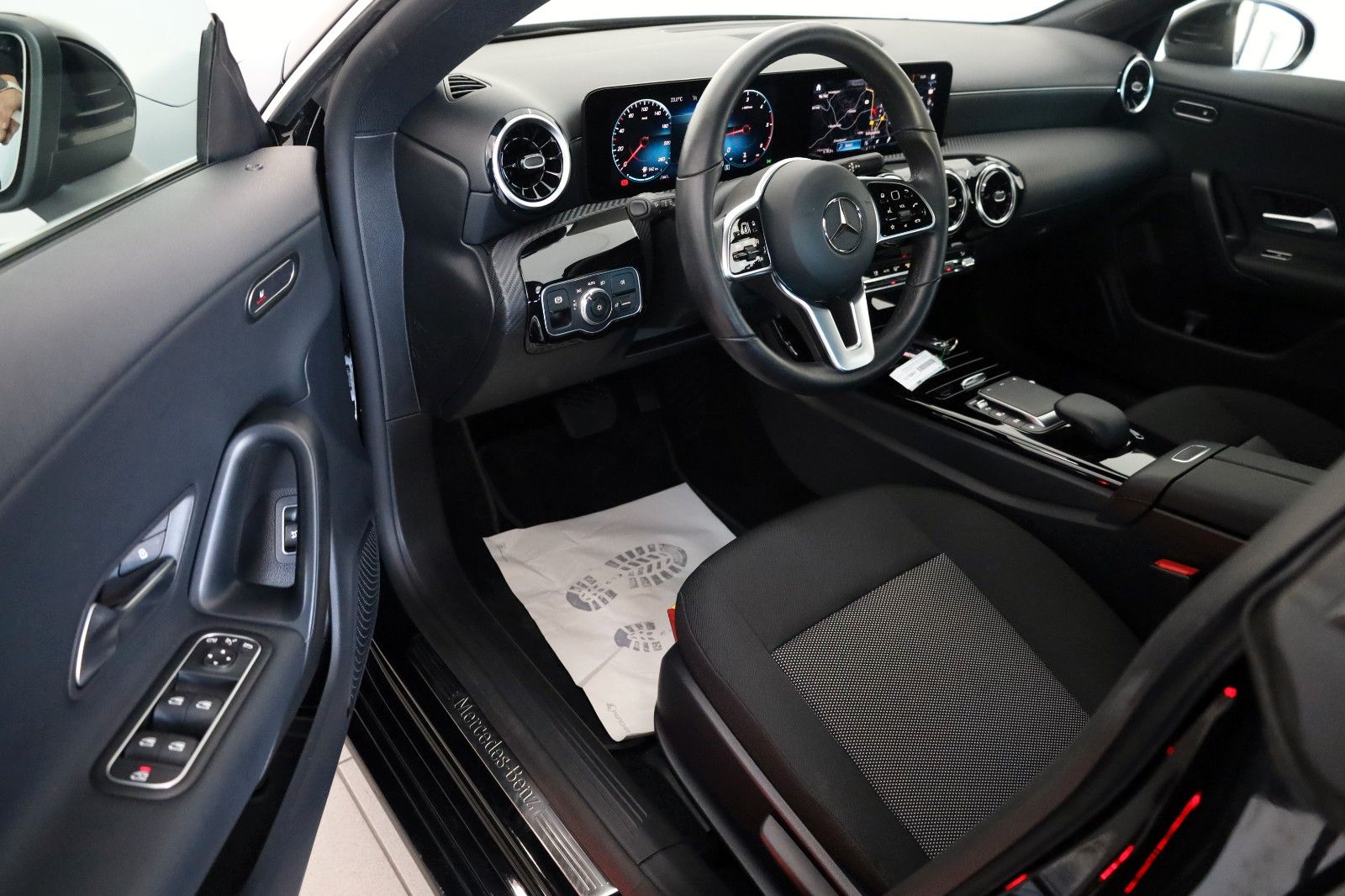 Fahrzeugabbildung Mercedes-Benz CLA 200 d SB, Navi,LED,DAB,Park Paket,Kamera,SH