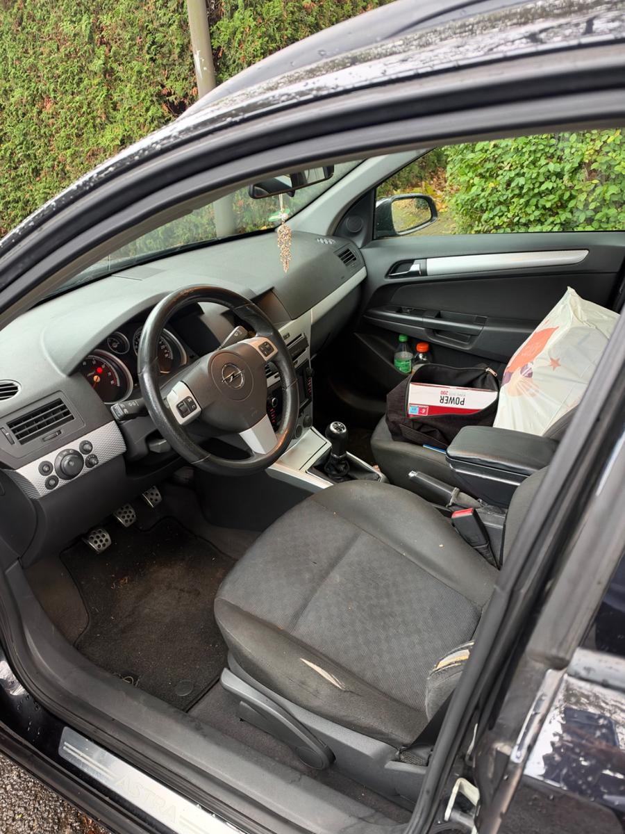Opel Astra 2004 — engine 1.796 cm³, 125 HP (92kW)