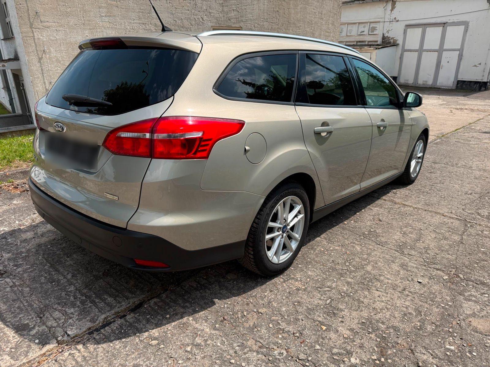 Ford Focus 2015 — interior