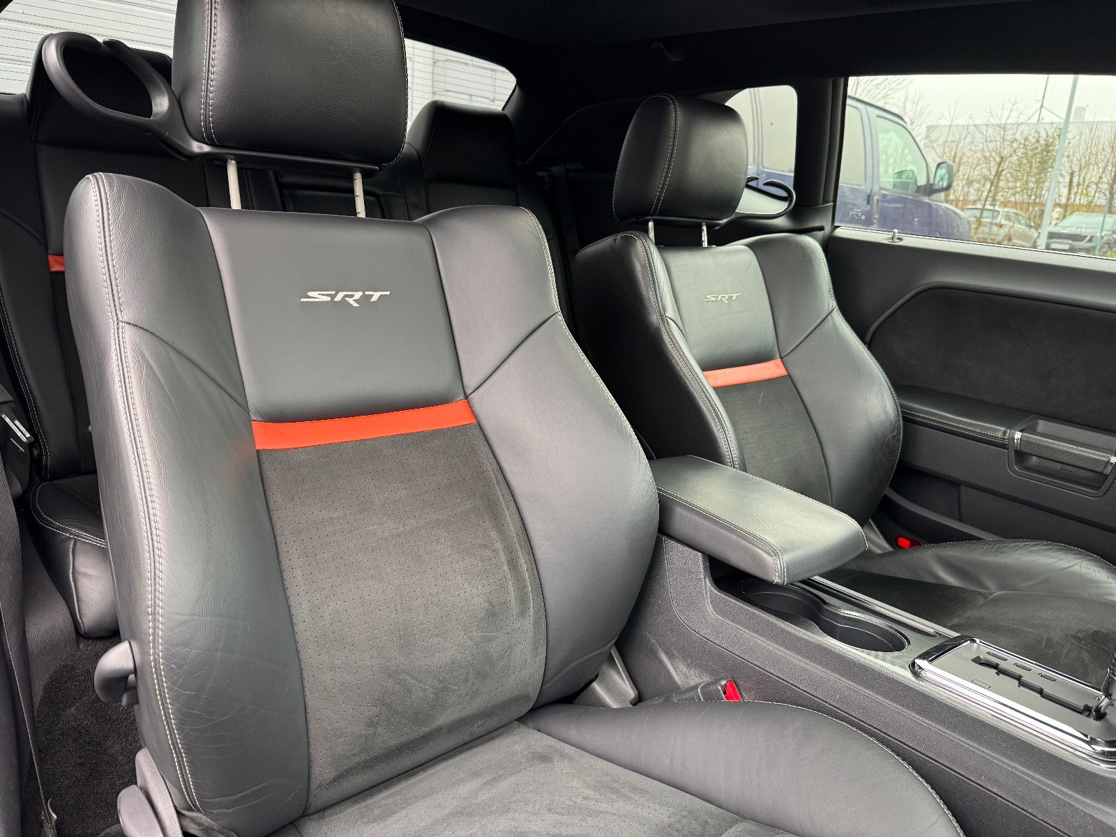 Fahrzeugabbildung Dodge Challenger 6.1 SRT-8 Neuwagenimport EU Navi SD