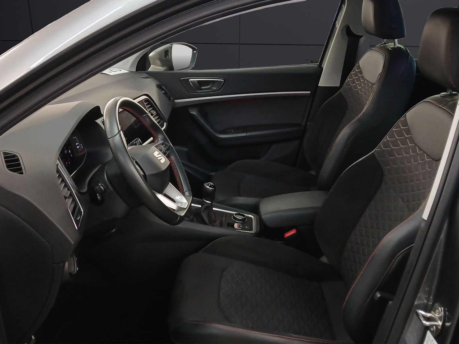 Fahrzeugabbildung SEAT Ateca TSI FR LED AHK Navi AID ACC RFK SH