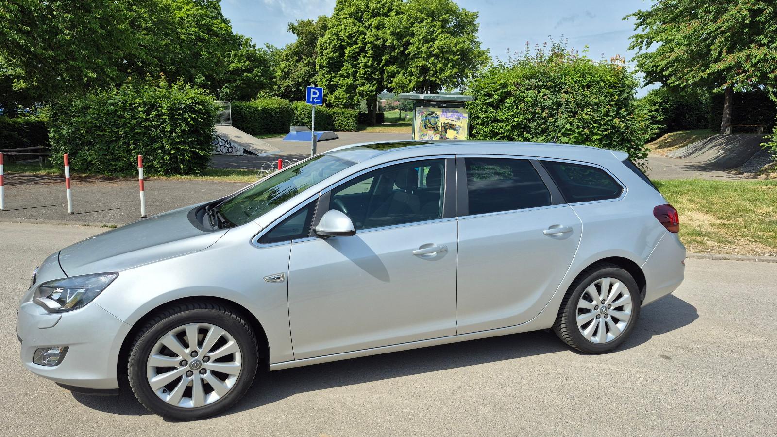 Opel Astra 2011 — двигун 1.598 cm³, 179 HP (132kW)
