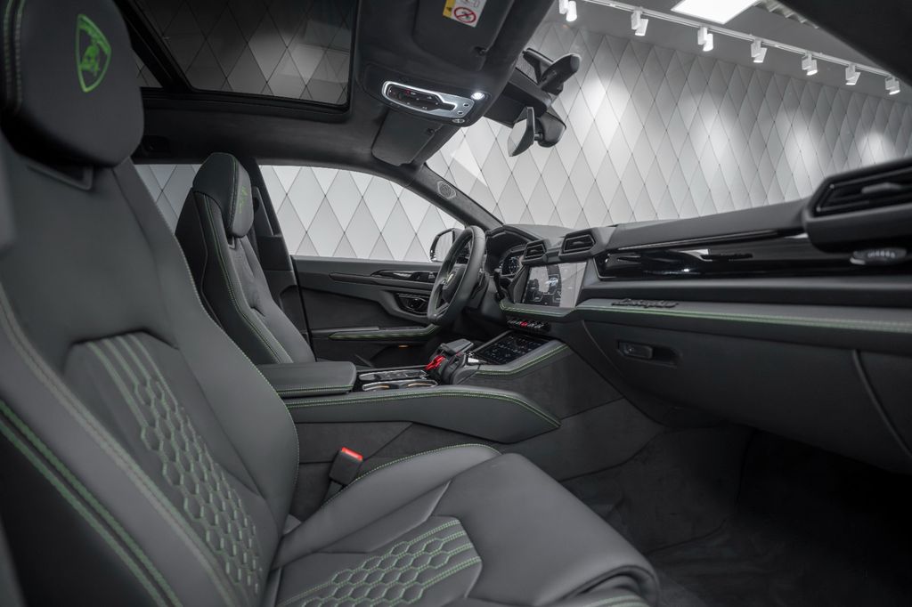 Urus 4.0 V8 SE MATT BLACK AKRAPOVIC CARBON - Bild 16