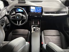 Fahrzeugabbildung BMW 218i Active Tourer M Sport -- AHK/Pano/HeadUp
