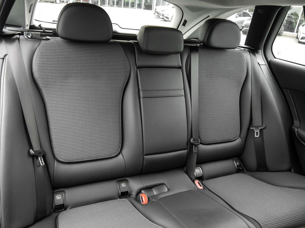 Mercedes-Benz C 300 4M T |Avantgarde|DISTR|LED|NAVI|KEYL|AHK