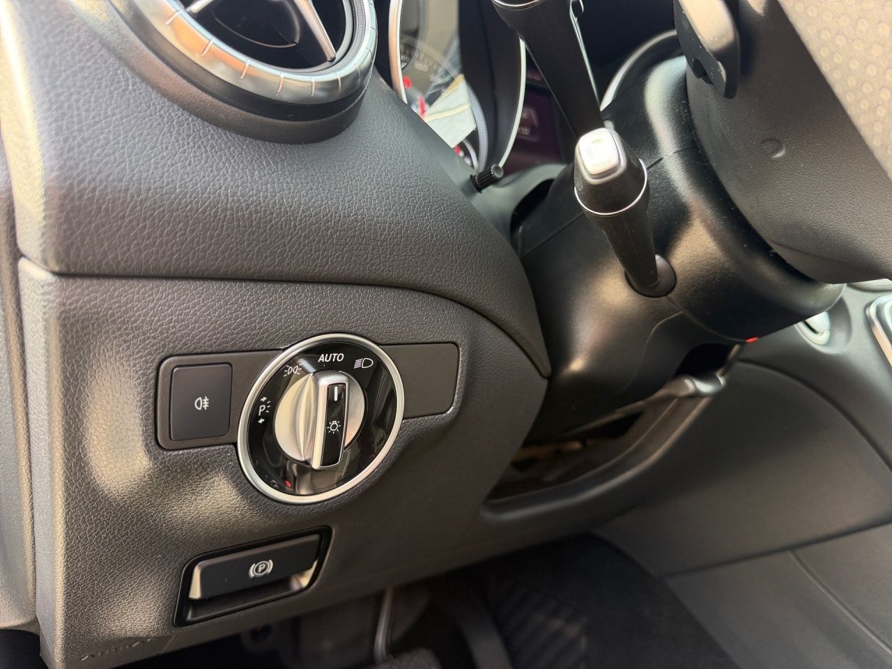 Fahrzeugabbildung Mercedes-Benz CLA 180 SB AUT LM SoundSys Teilled.