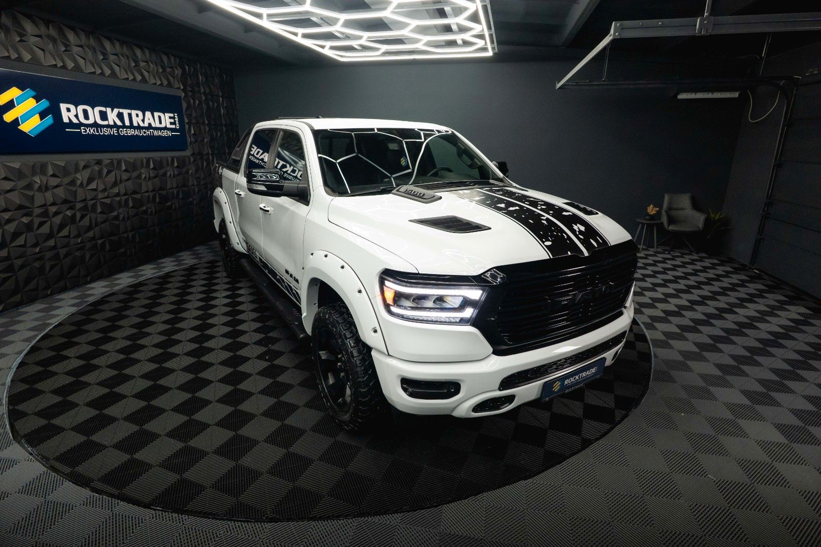 Fahrzeugabbildung Dodge RAM 5.7 V8 HEMI 4x4 OFFROAD Night-Paket *GEN 5*