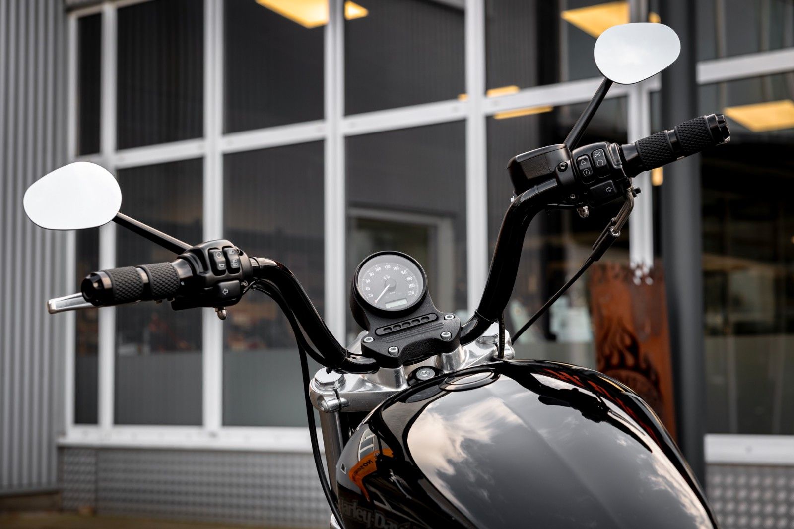 Fahrzeugabbildung Harley-Davidson XL883L SUPERLOW SPORTSTER - MILLER ABGASANLAGE