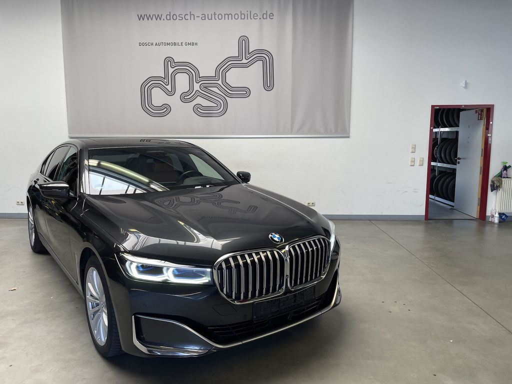 2022 BMW 730