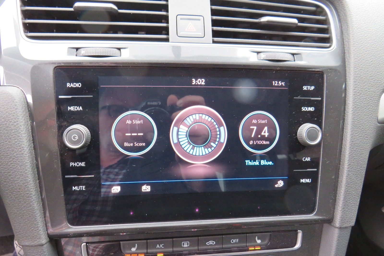 Fahrzeugabbildung Volkswagen Golf VII LIM. SITZH. TELVOR 8-FACH 4T. PDC 1.HD