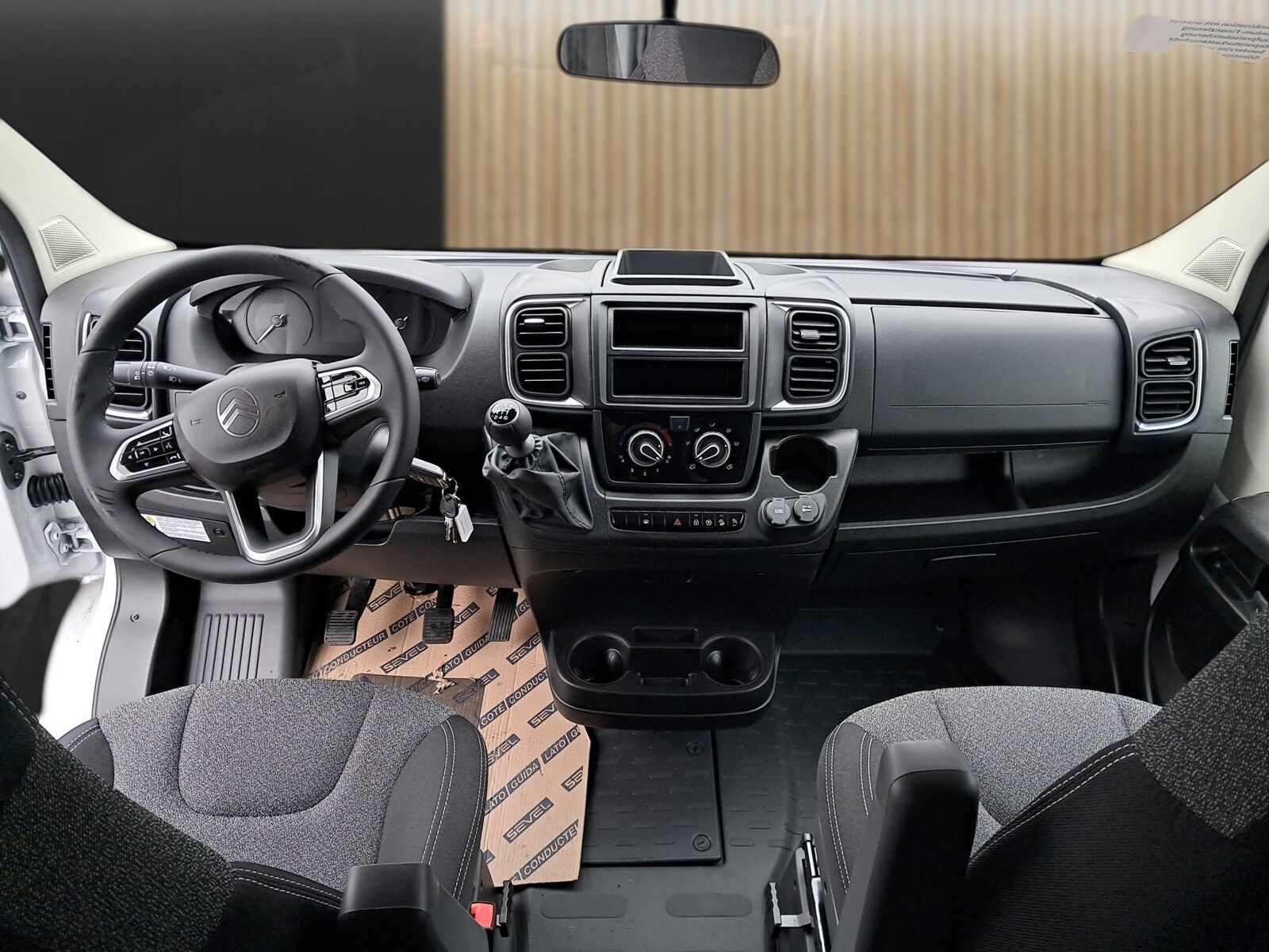 Fahrzeugabbildung Sunlight Sub TS 67 Premiere Deal, Markise, Fahrradträger