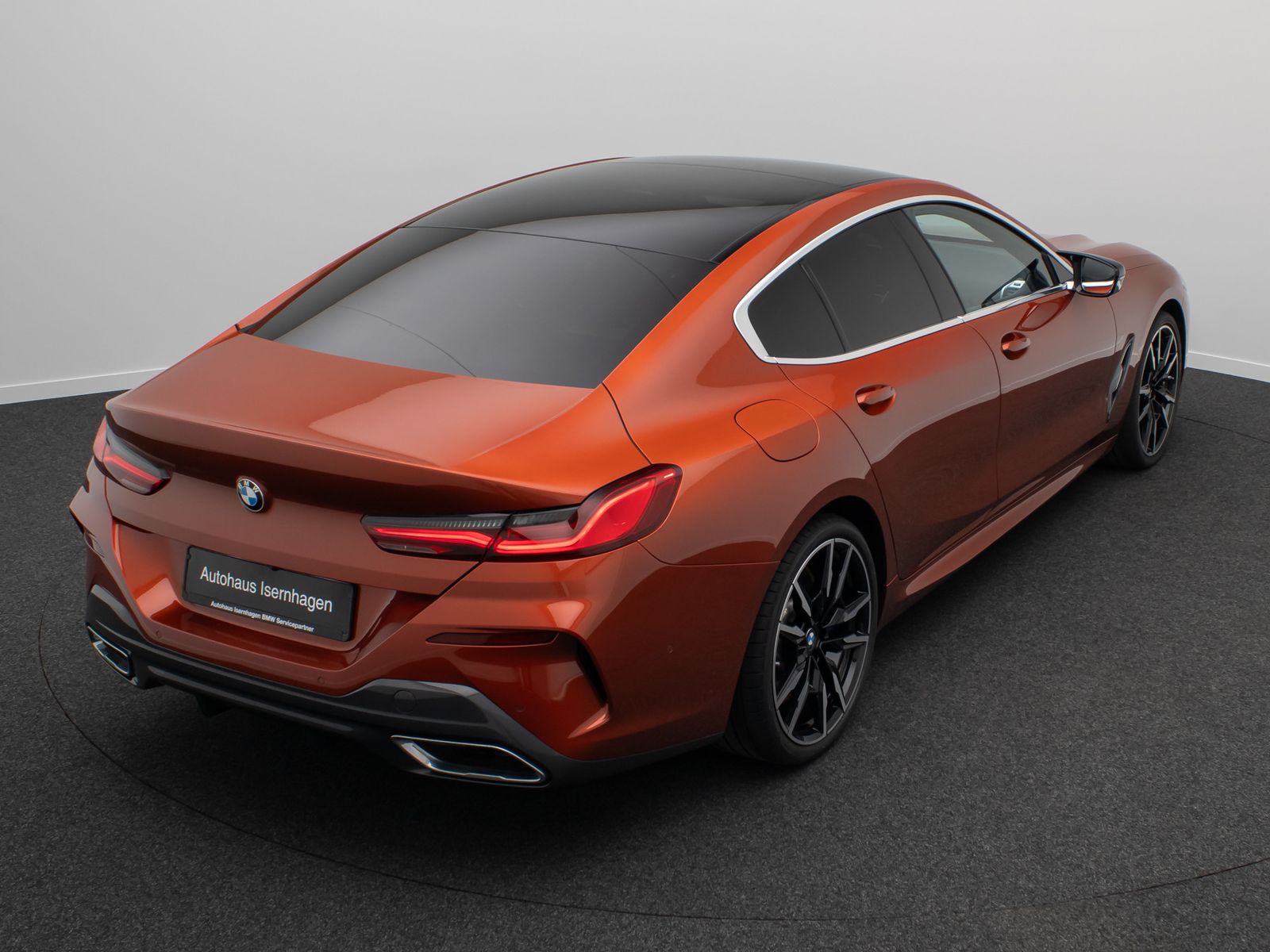 Fahrzeugabbildung BMW M850i xD Gran Coup&eacute; Panorama Individual B&W Voll