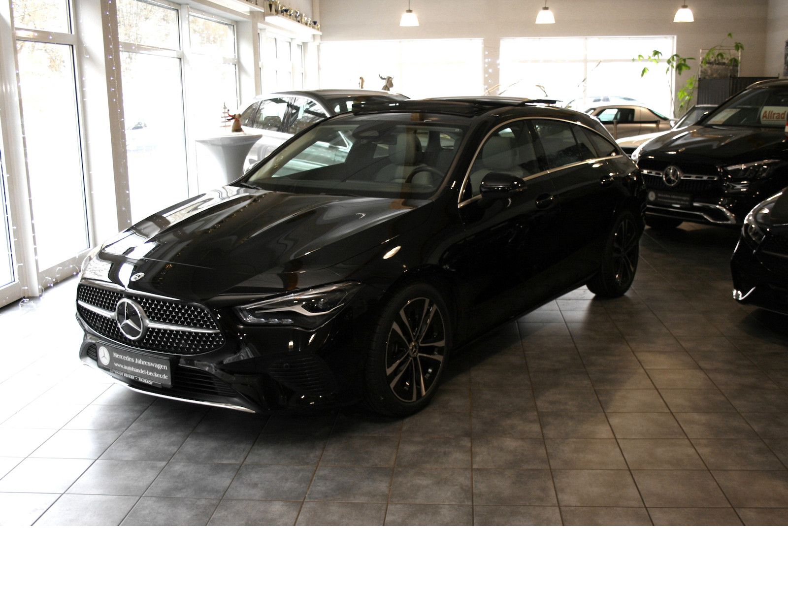 Fahrzeugabbildung Mercedes-Benz CLA 180 Shooting Brake Progres. Advanced *Pano-D