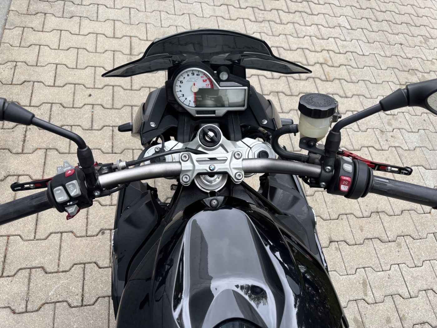Fahrzeugabbildung BMW S 1000 R 2 Pakete