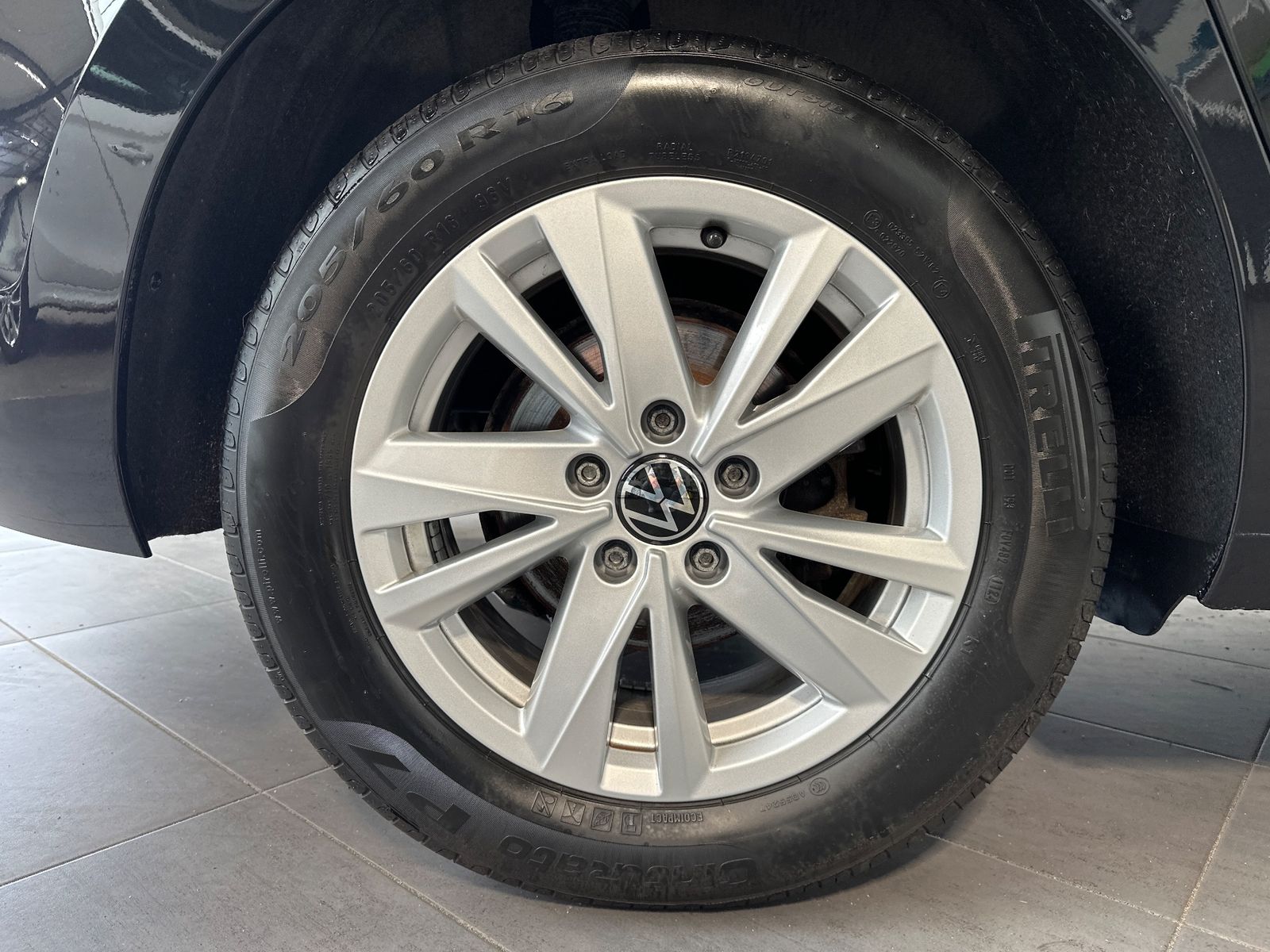 Fahrzeugabbildung Volkswagen Touran 2.0 TDI DSG Comfortline NAV+ACC+KAMERA+PP