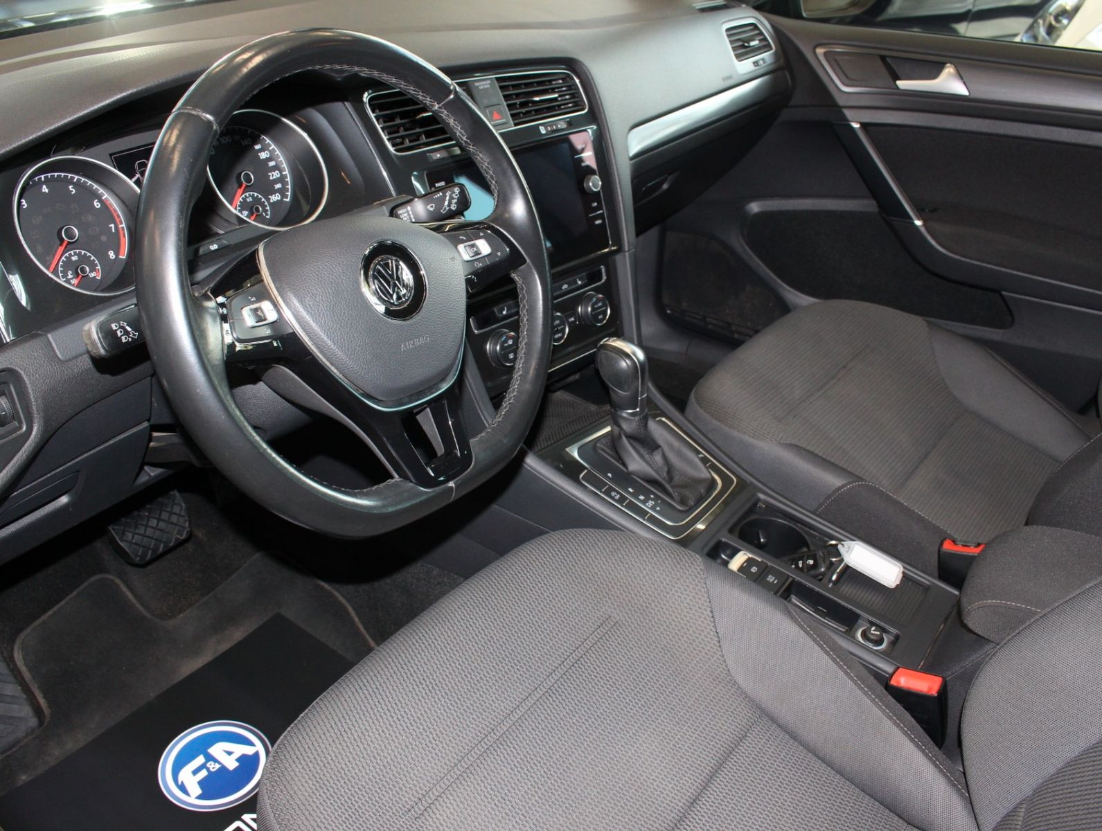 Fahrzeugabbildung Volkswagen Golf 1.0 TSI BMT DSG Comfortline