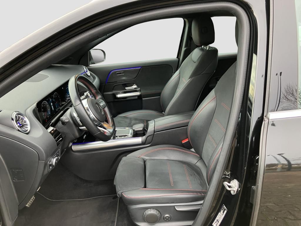 Fahrzeugabbildung Mercedes-Benz GLA 200 4M AMG*MBUX HIGH-END*PANO-SD*DISTR*360°