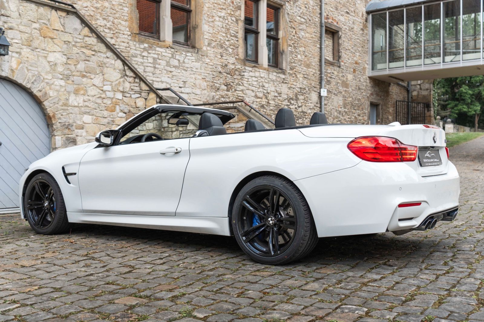 Fahrzeugabbildung BMW M4 Kabrio HUD LED KAM TOTW H&K DKG PDC CARBON