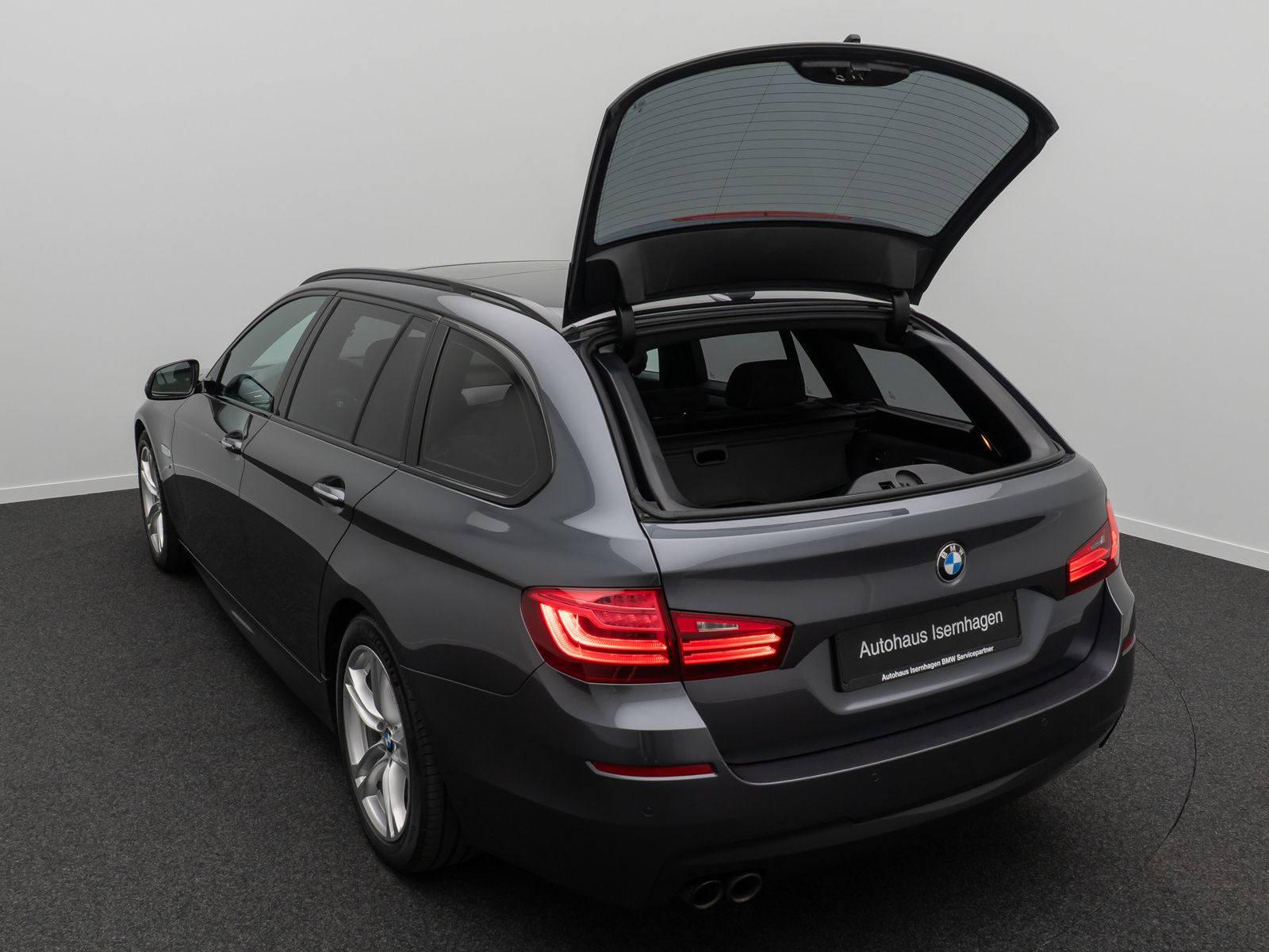 Fahrzeugabbildung BMW 530d M Sport Kamera H/K Alarm HUD Panorama AHK