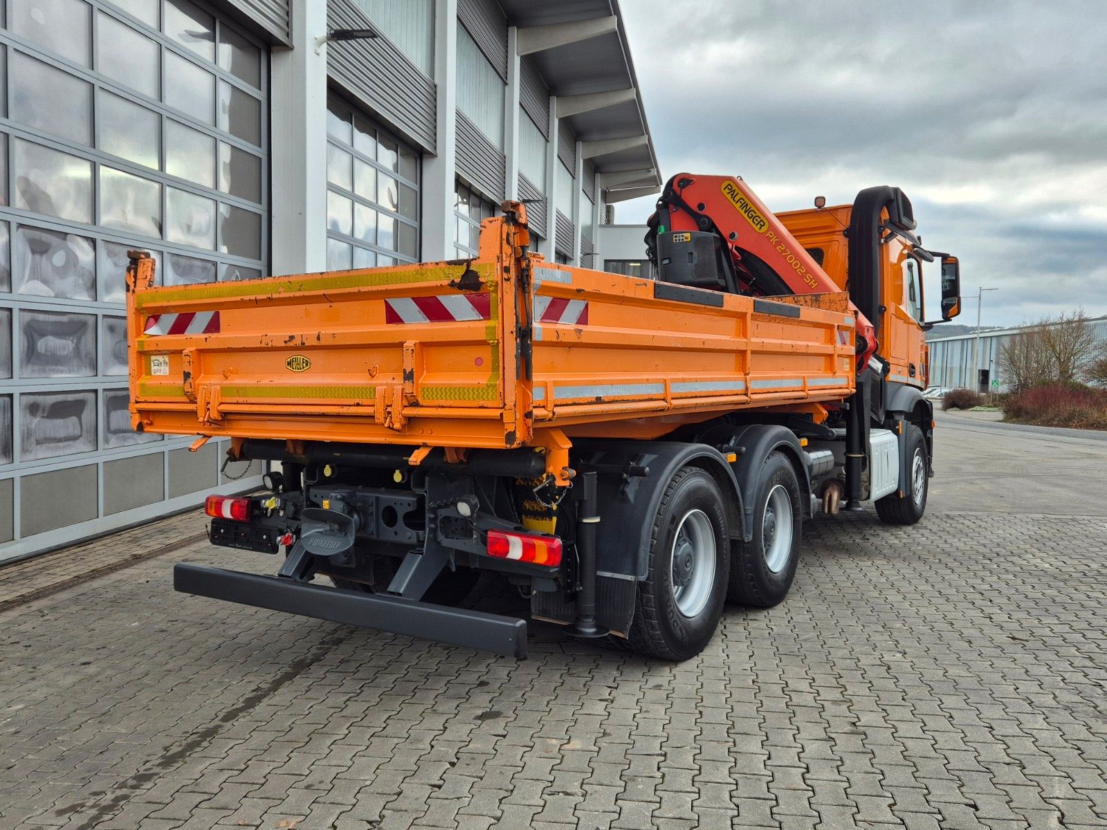 Fahrzeugabbildung Mercedes-Benz Arocs 2645 6x4 Palfinger 27002 SH