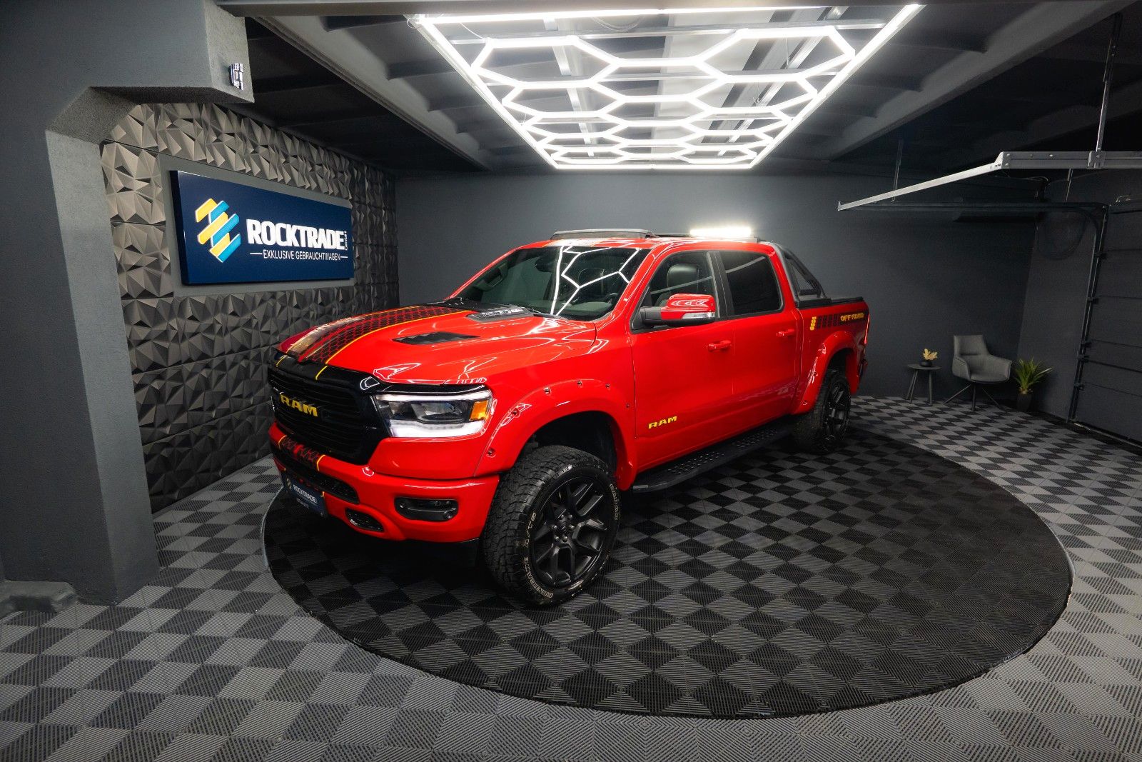 Fahrzeugabbildung Dodge RAM 5.7 V8 HEMI 4x4 LARAMIE LPG Offroad-Bodylift