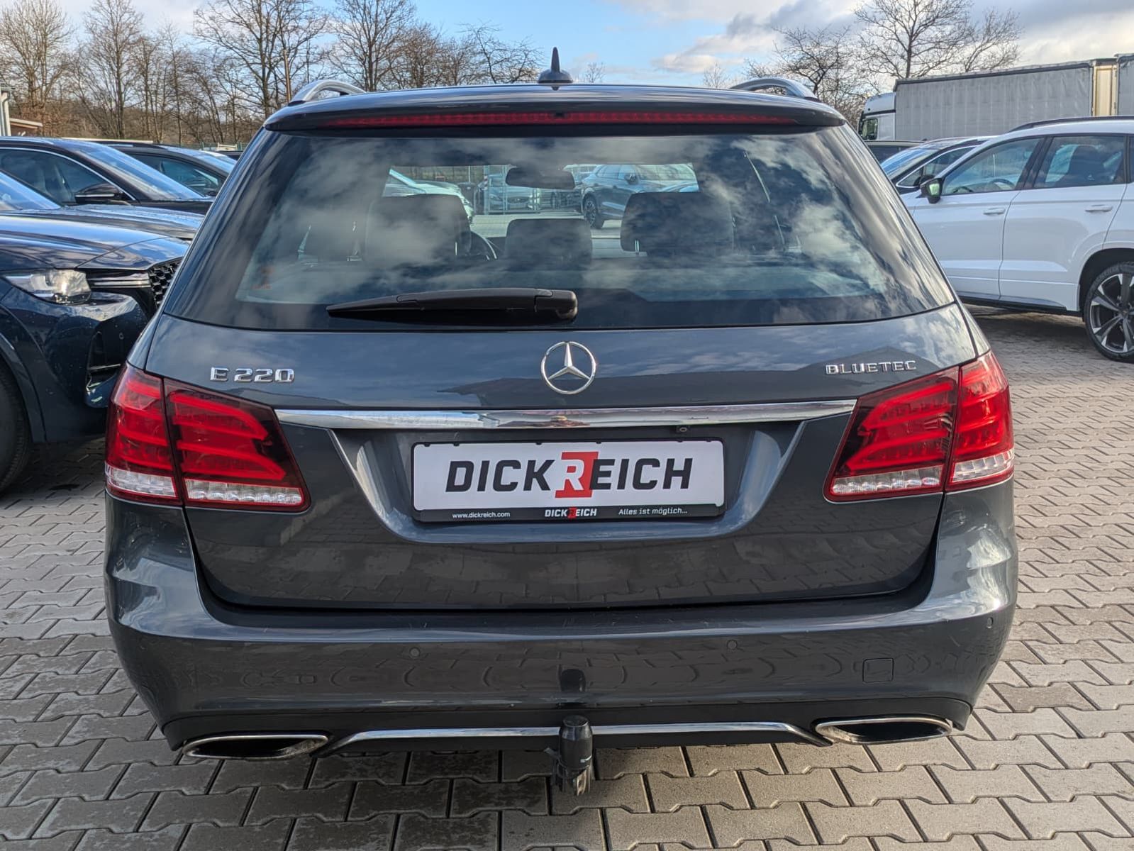 Fahrzeugabbildung Mercedes-Benz E 220 Avantgarde LED*AHK*KAMERA*TEMP*NAVI*SHZ