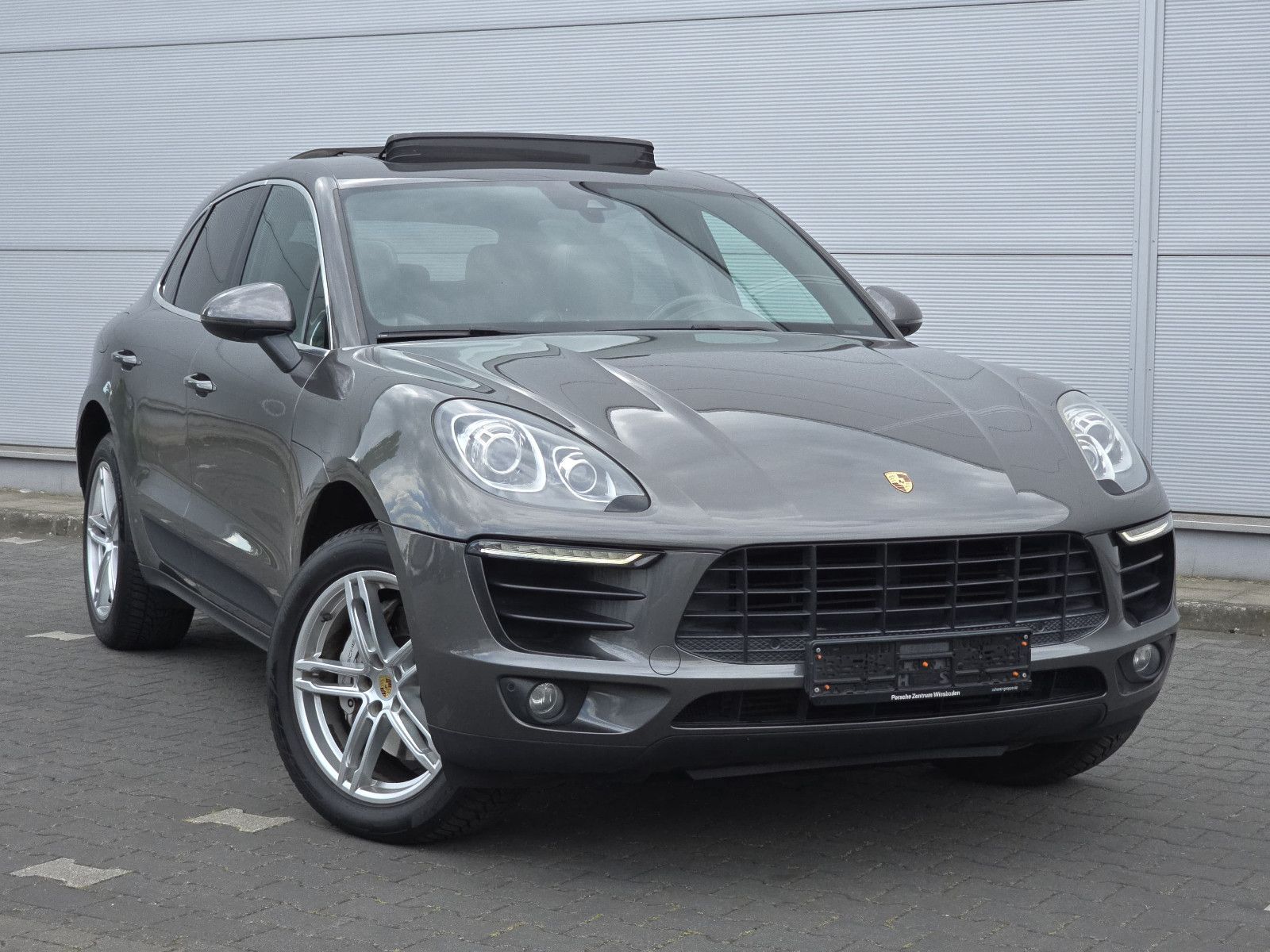 PORSCHE Macan
