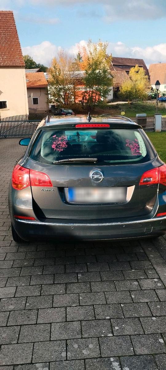 Opel Astra 2013 — engine 126 HP (93kW)
