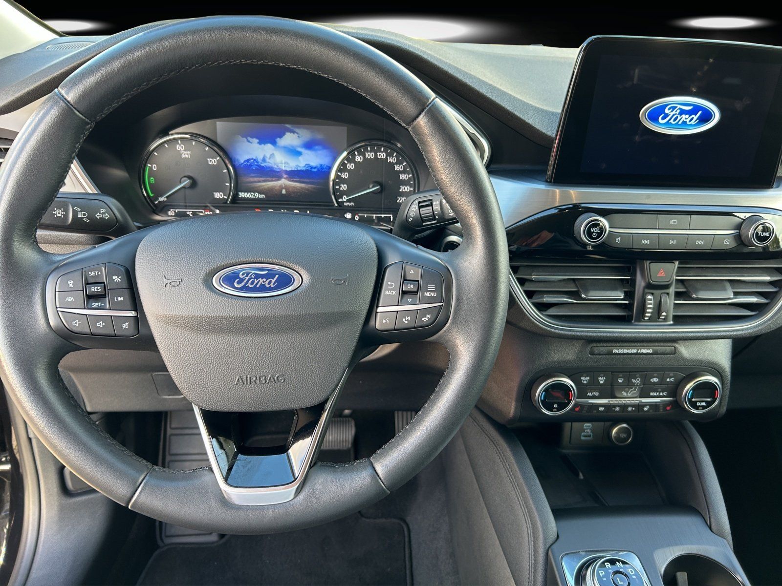 Fahrzeugabbildung Ford Kuga Titanium PHEV AHK-abnehmbar Navi Soundsyste