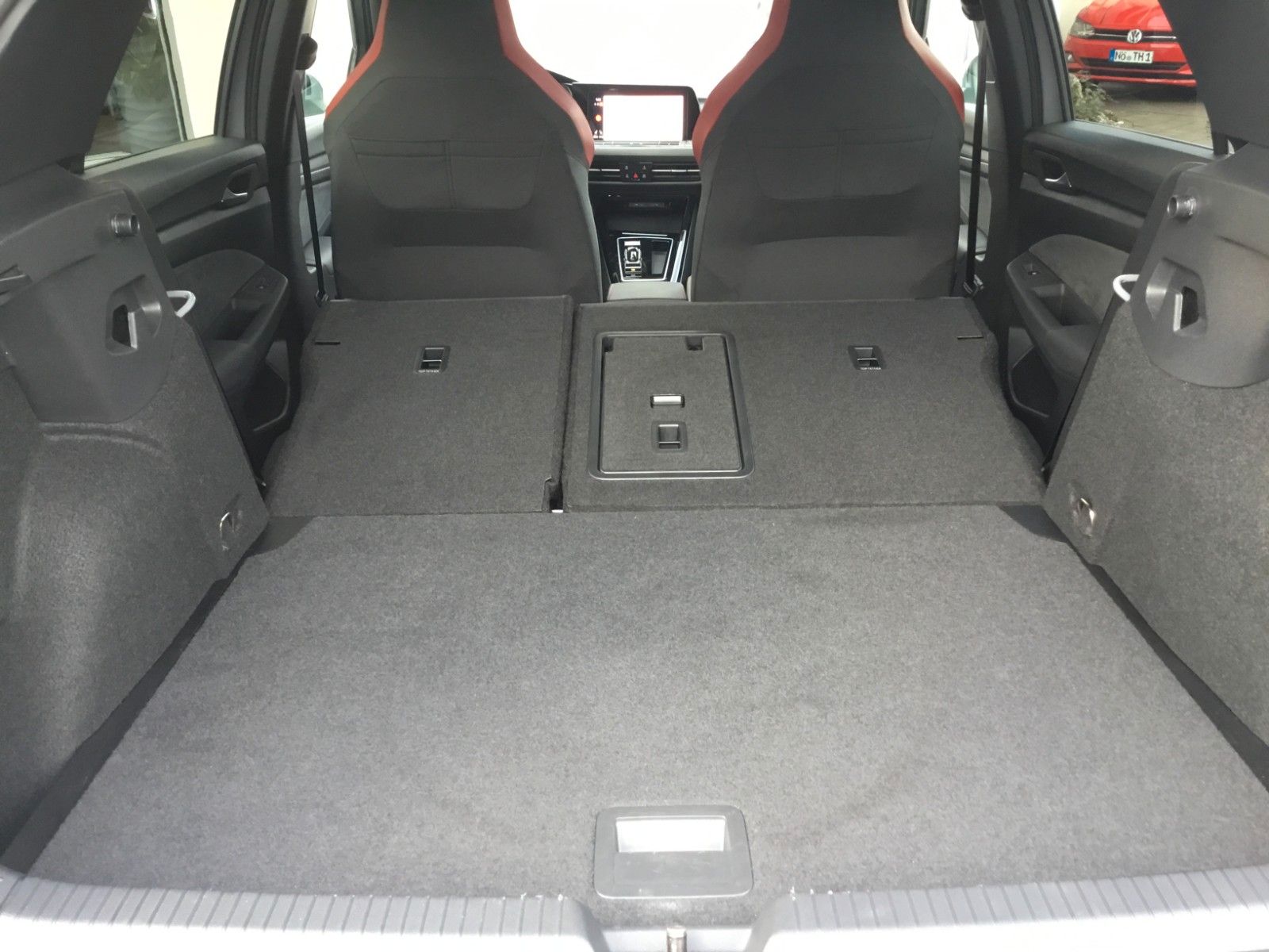 Fahrzeugabbildung Volkswagen Golf 2.0 TSI DSG GTI+Pano+18"+IQ Light
