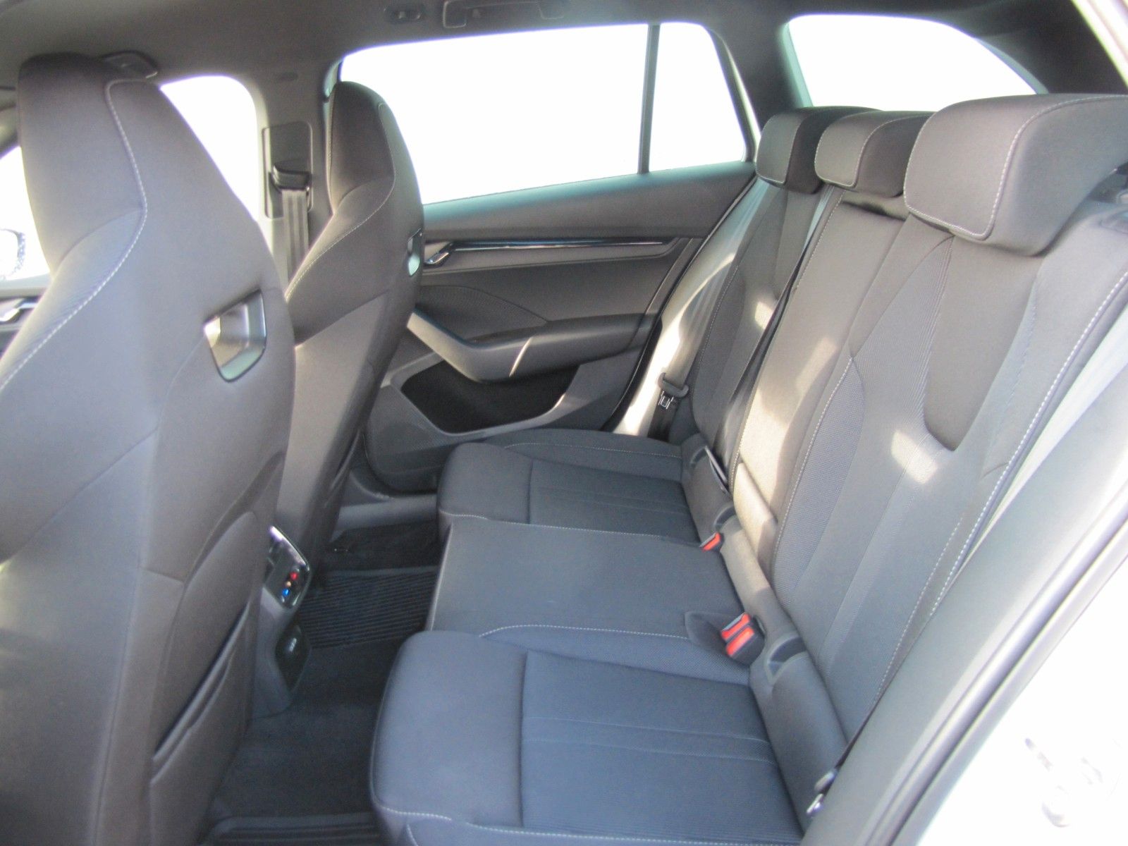 Fahrzeugabbildung SKODA Octavia Combi Sportline 2.0 TDI DSG