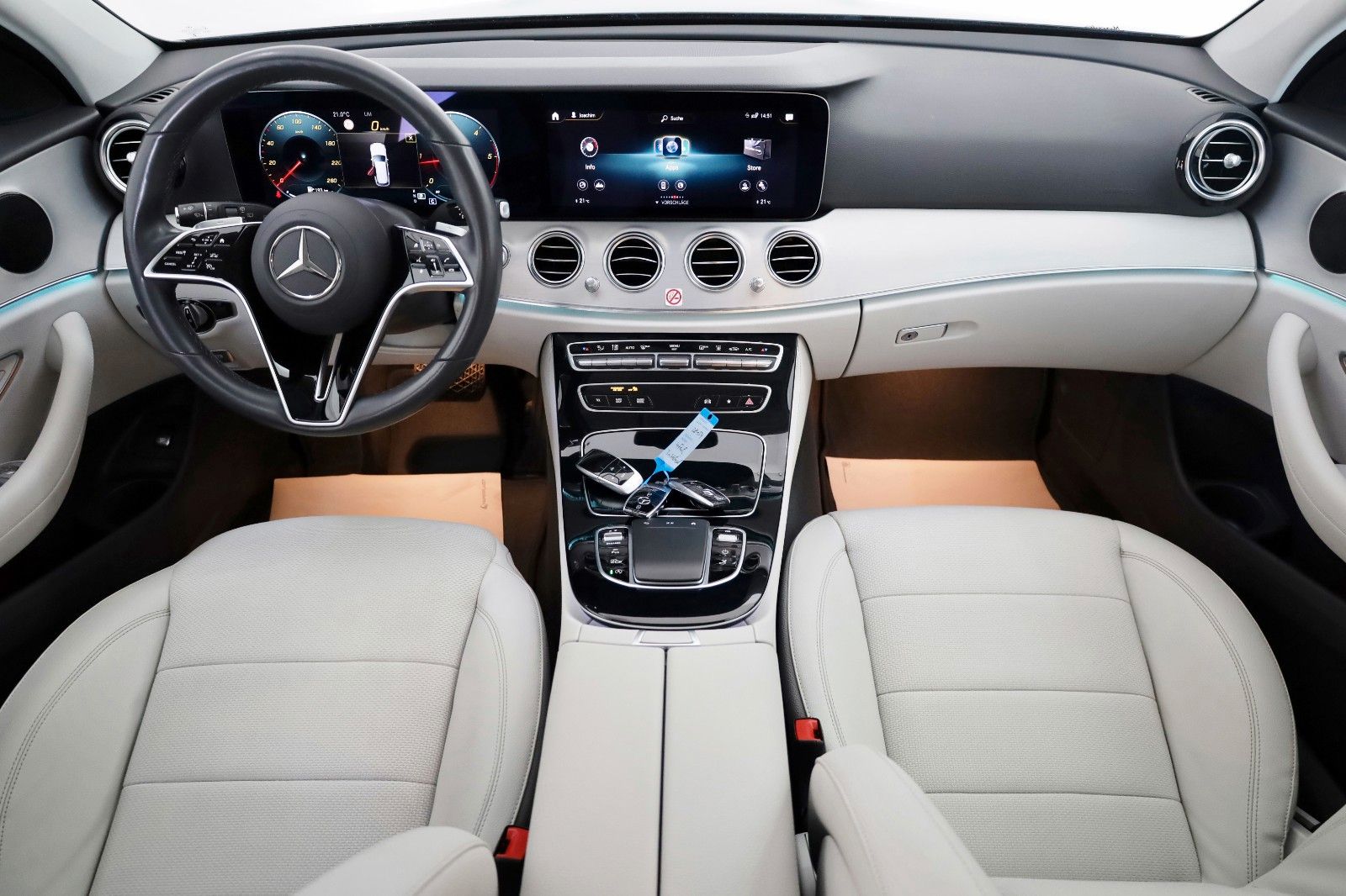 Fahrzeugabbildung Mercedes-Benz E 220d 4M T Leder,Navi,LED,SH+Standhzg.,360°Kam.