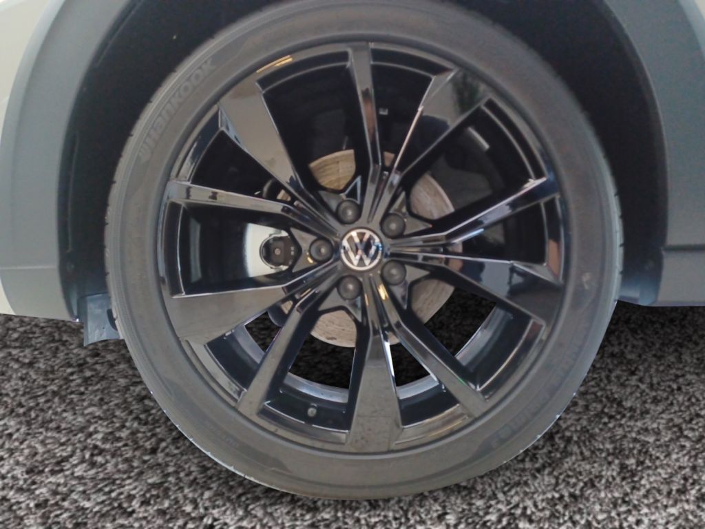 Fahrzeugabbildung Volkswagen Taigo 1.0 TSI DSG R-Line Black Style Navi, AHZV