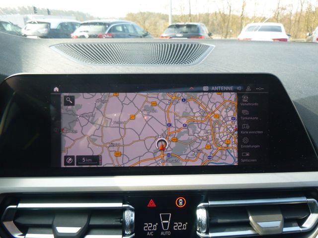 Fahrzeugabbildung BMW 320d Touring >HeadUp/AHK/LED/PANO/PDC/SHZ<