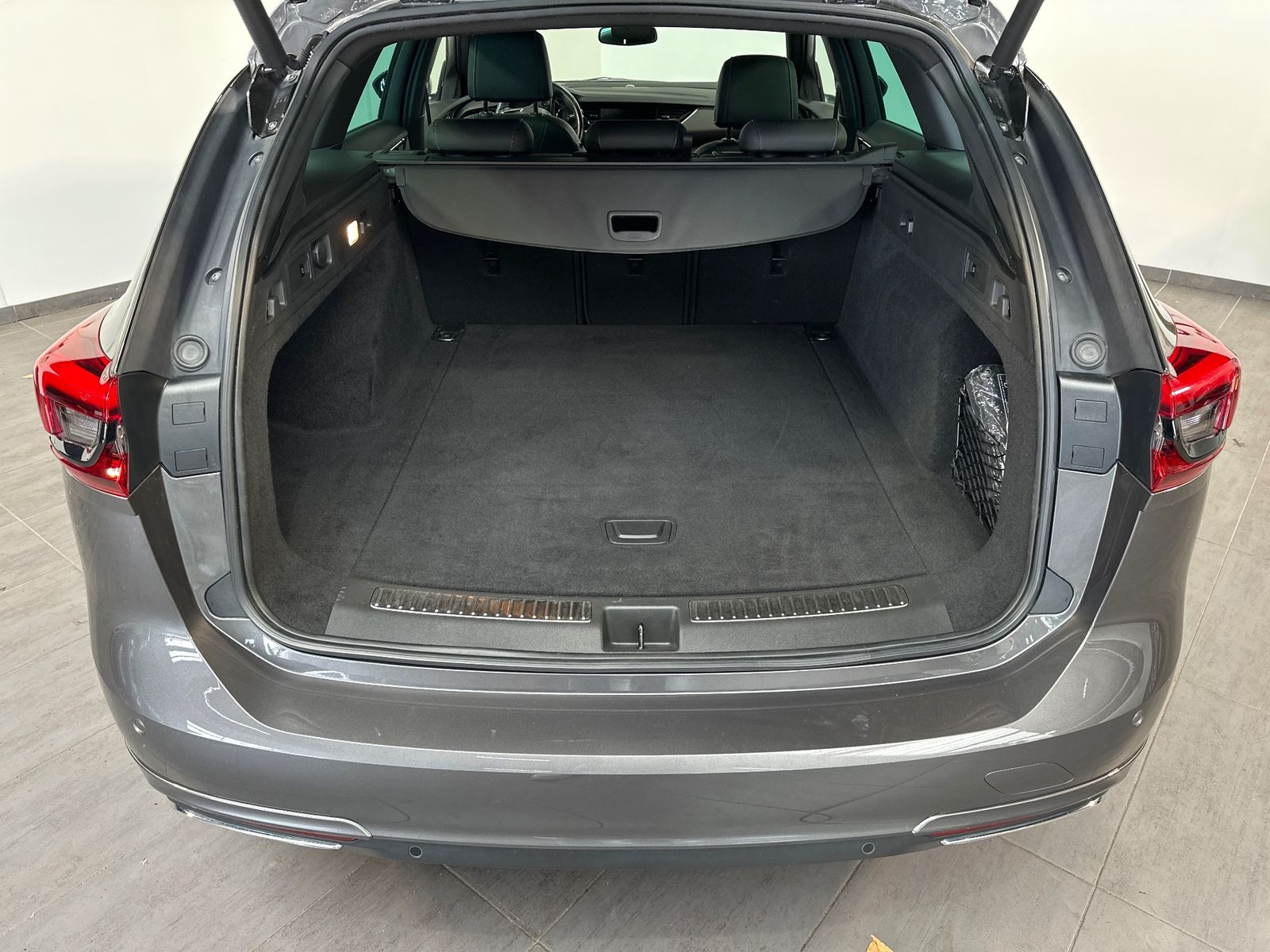 Fahrzeugabbildung Opel Insignia ST 2.0 D Ultimate AT NAV+LED+ACC+KAMERA