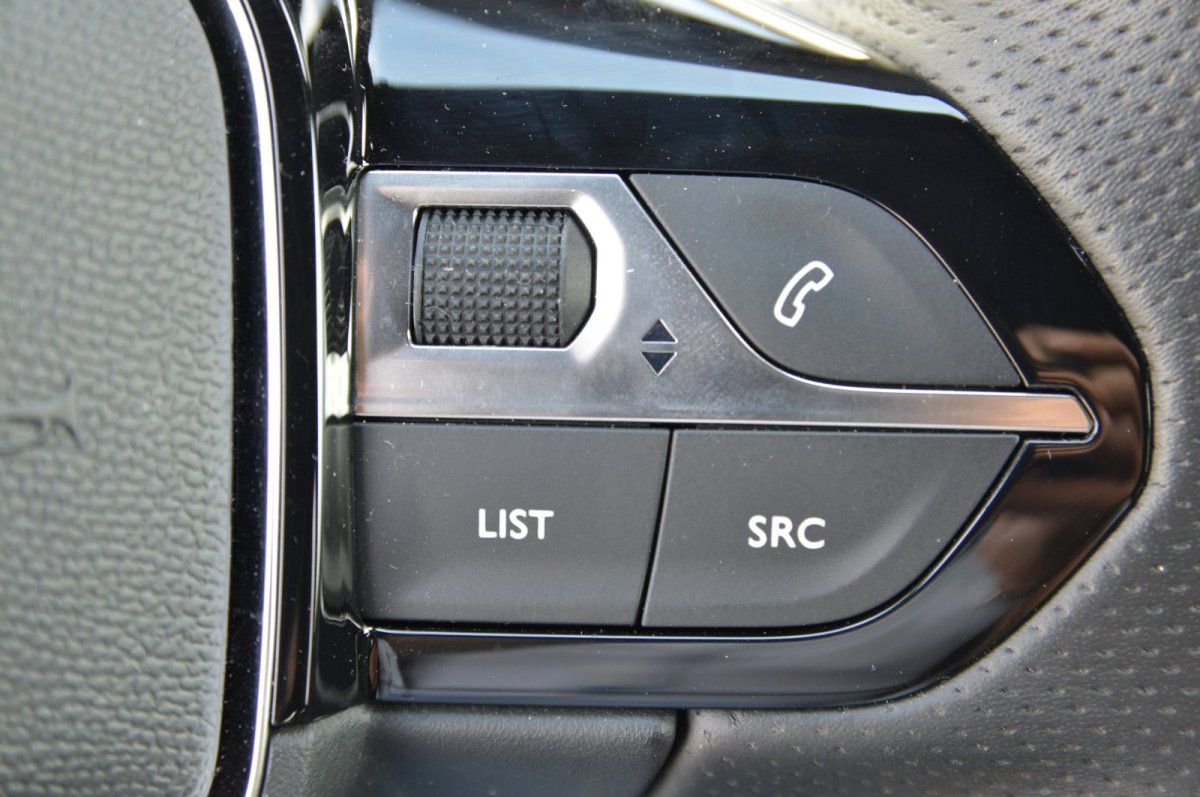 Fahrzeugabbildung Peugeot 3008   GT LED Navi ACC Shz Alu