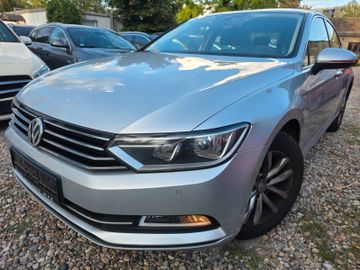 Volkswagen Passat - 1