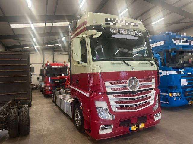 Mercedes-Benz Actros 2745