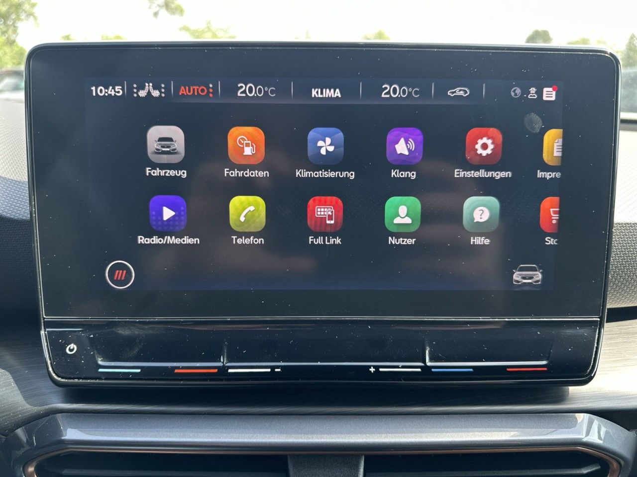 Fahrzeugabbildung CUPRA Leon Sportstourer 1.5 eTSI 150 PS DSG*AHK* - mit KI generiert/bearbeitet