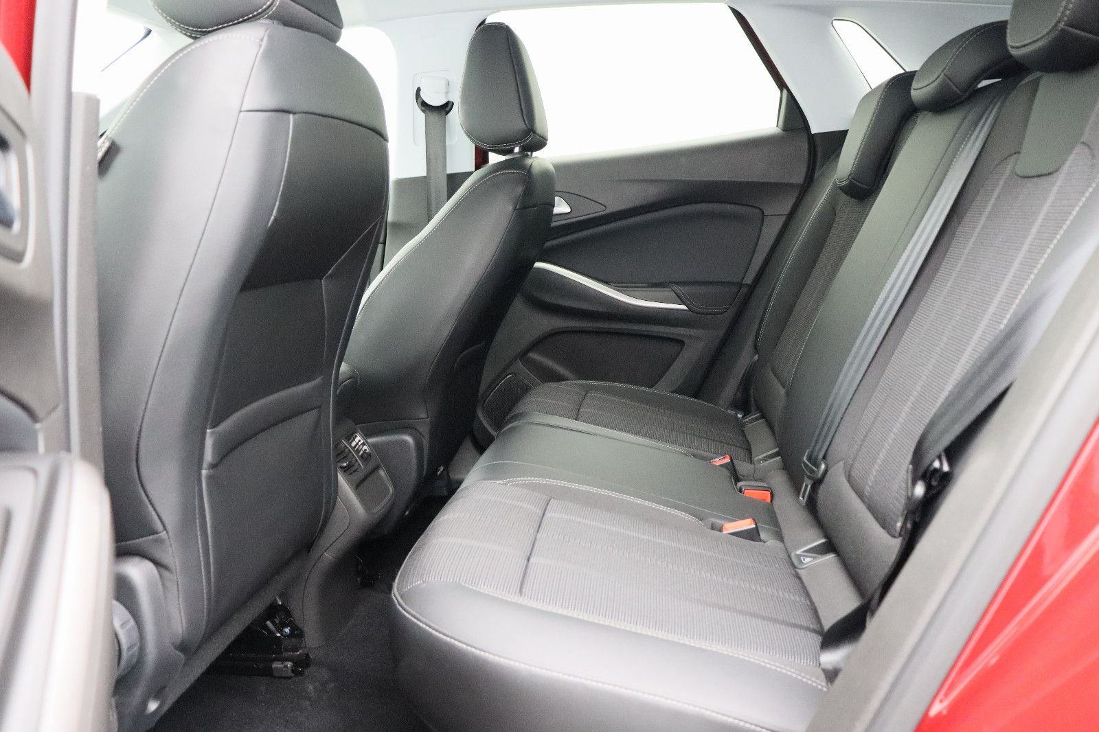 Fahrzeugabbildung Opel Grandland X 1.2 Elegance