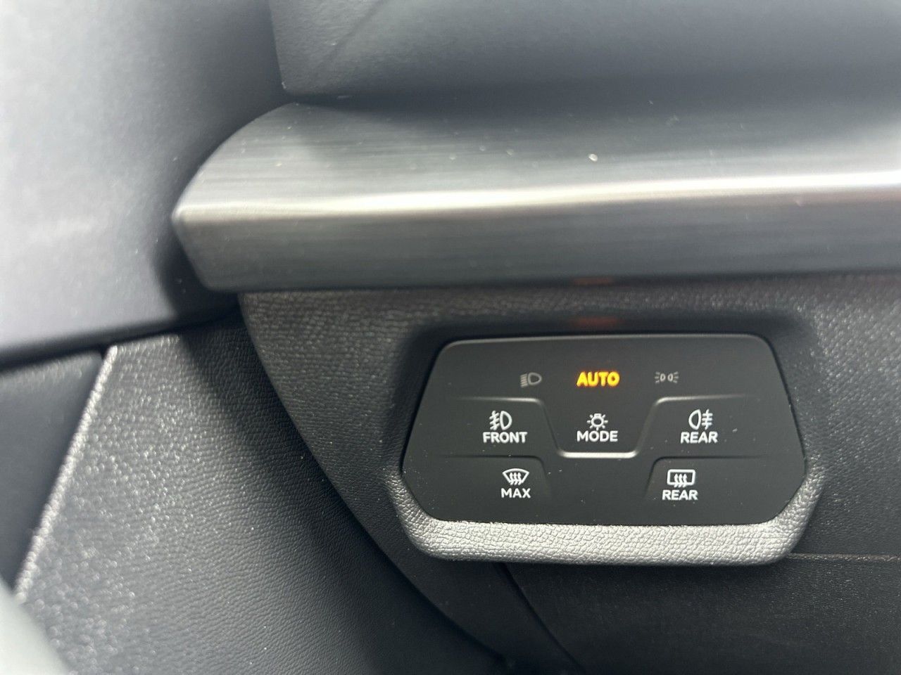 Fahrzeugabbildung CUPRA Formentor 2.0 TDI 4Drive-AHK-Cam*TopView* - mit KI generiert/bearbeitet