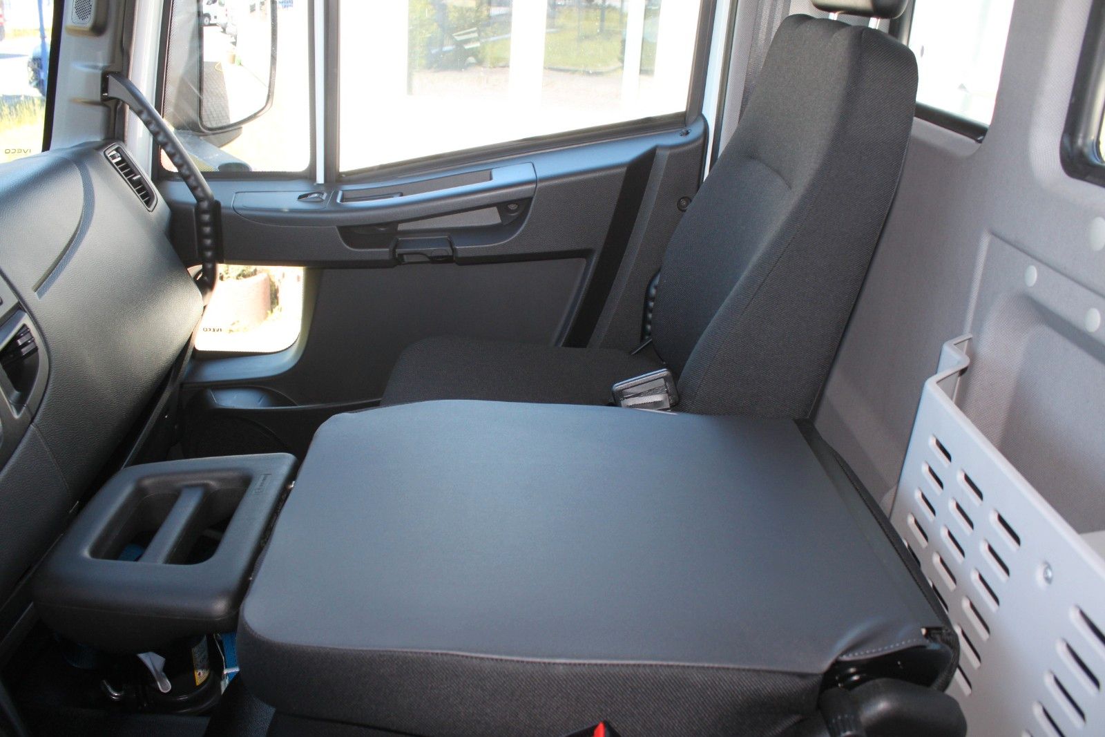 Fahrzeugabbildung Iveco EuroCargo ML80E21/P Gerüstbaupritsche