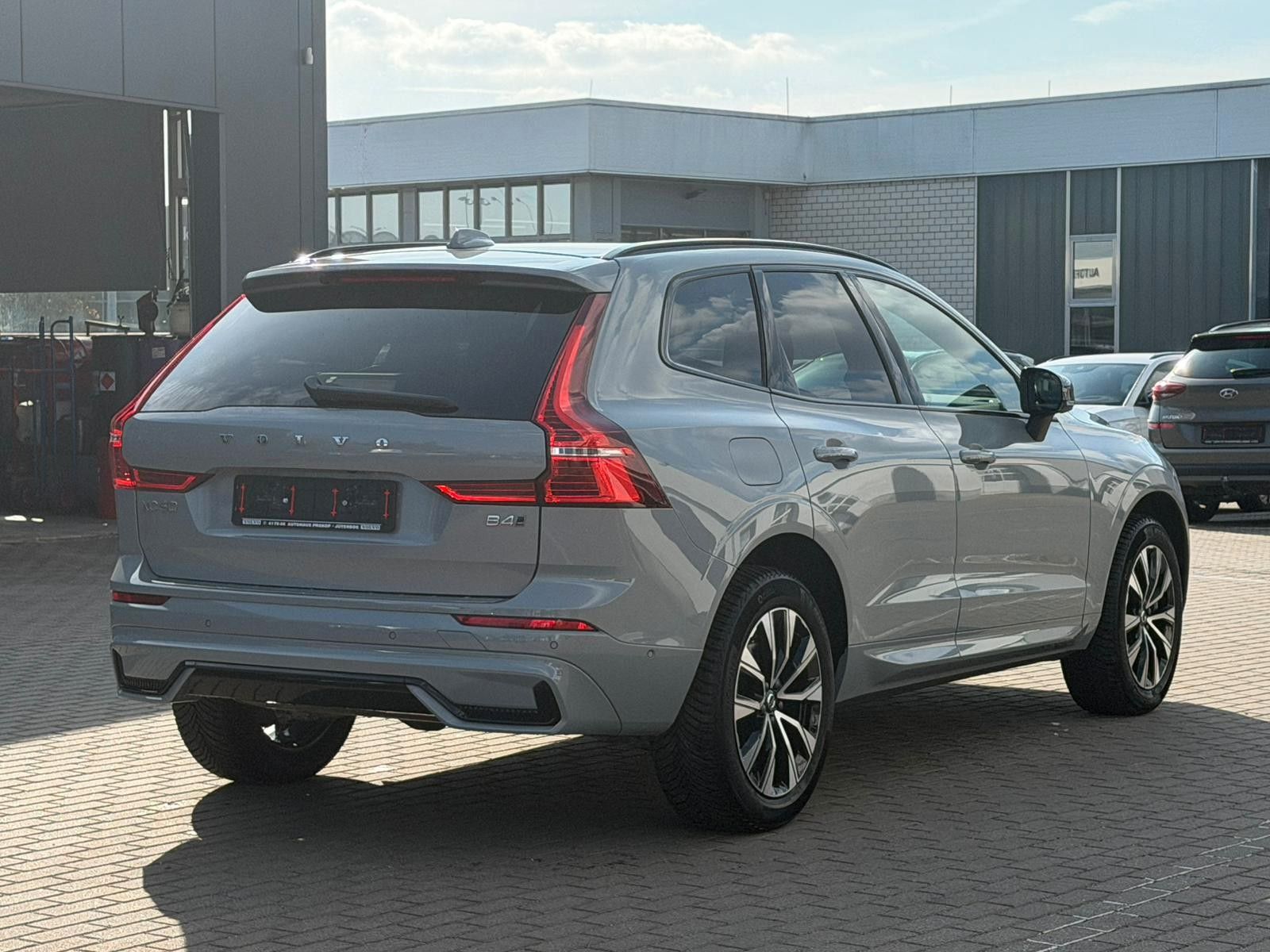 Fahrzeugabbildung Volvo XC60 B4D AWD Plus Dark*STDHZG*360°ACC
