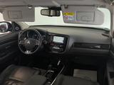 Mitsubishi Outlander 2.2 DI-D 4WD Top 7-Sitze|360|AHK|1HAND - Mitsubishi 7-Sitzer