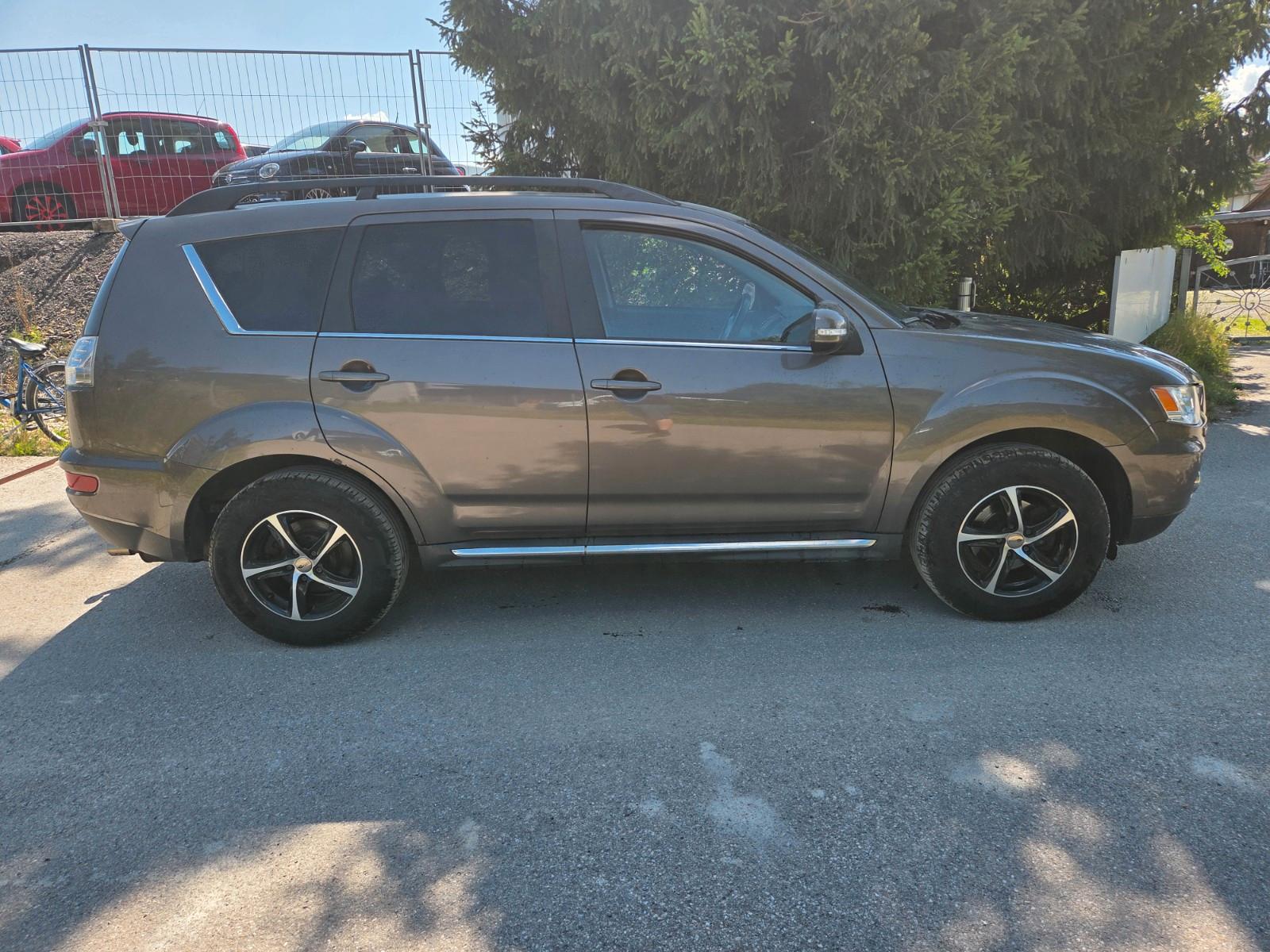 Mitsubishi Outlander Invite 4WD
