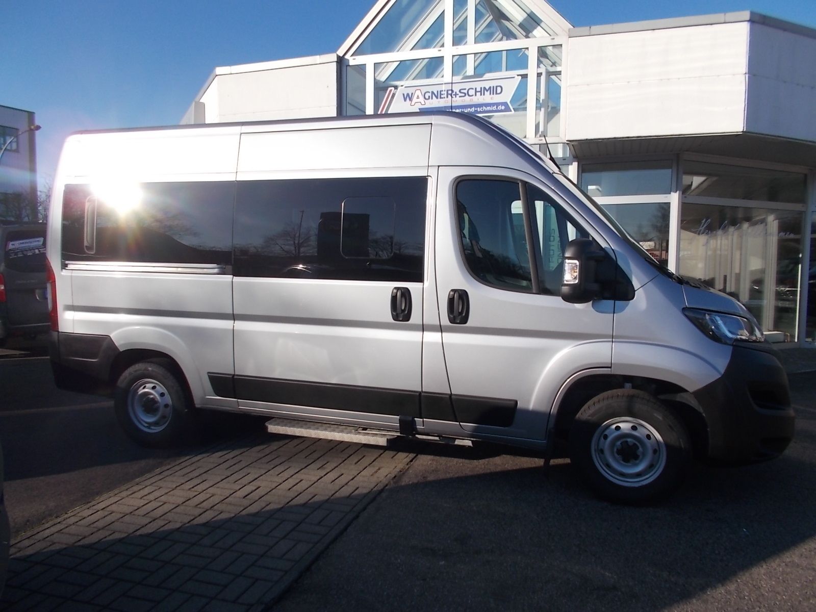Fahrzeugabbildung Fiat Ducato Kombi 33 L2H2 140 Multijet + 9 Sitzer