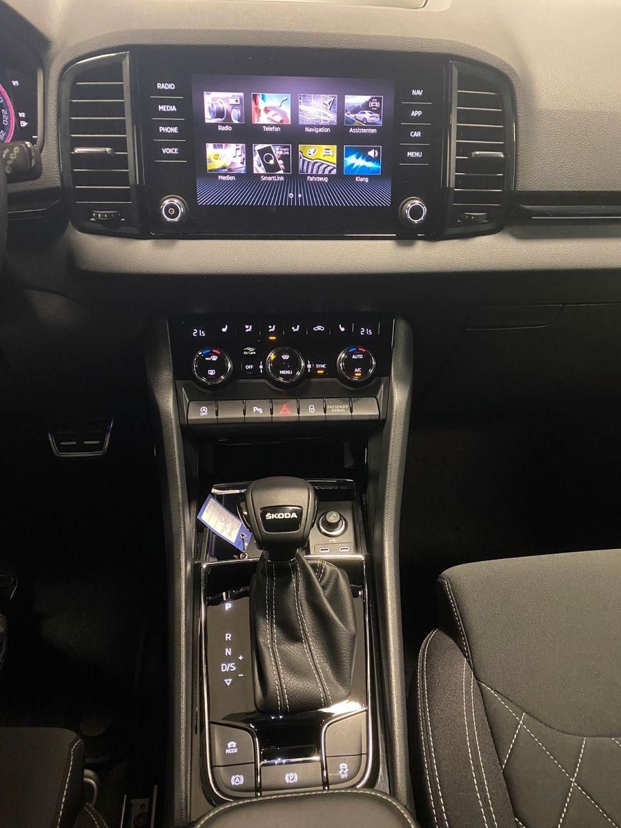 Fahrzeugabbildung SKODA Karoq 1.5 TSI DSG Sportline+NAVI+MATRIX+ACC+18"+