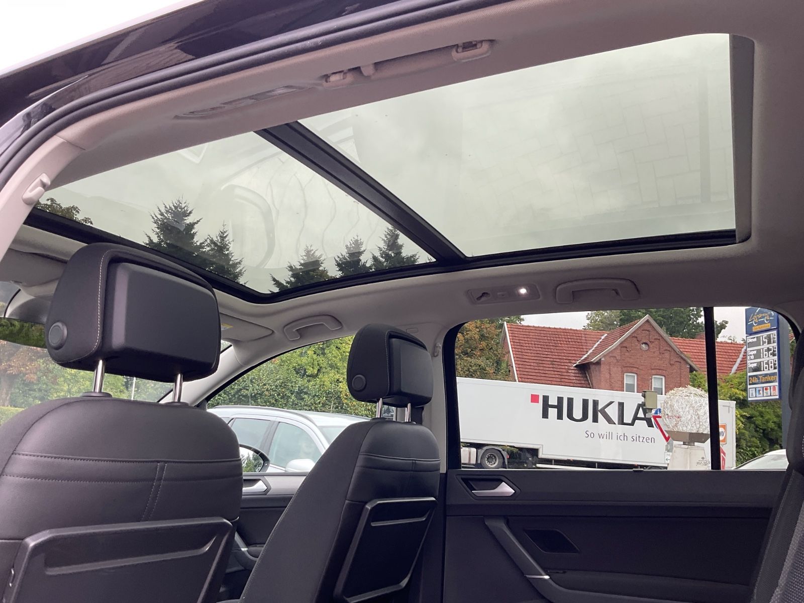 Fahrzeugabbildung Volkswagen Touran 1.5 TSI DSG,7 Sitze,AHK,Standheizung,Pano