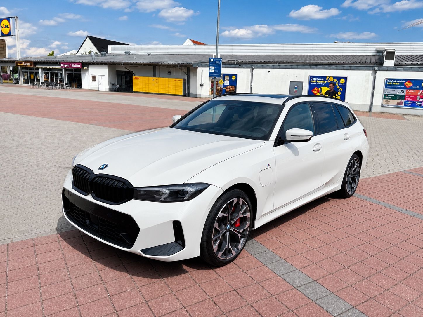 BMW e xDrive Touring M Sport | HUD | Pano | 360 HK